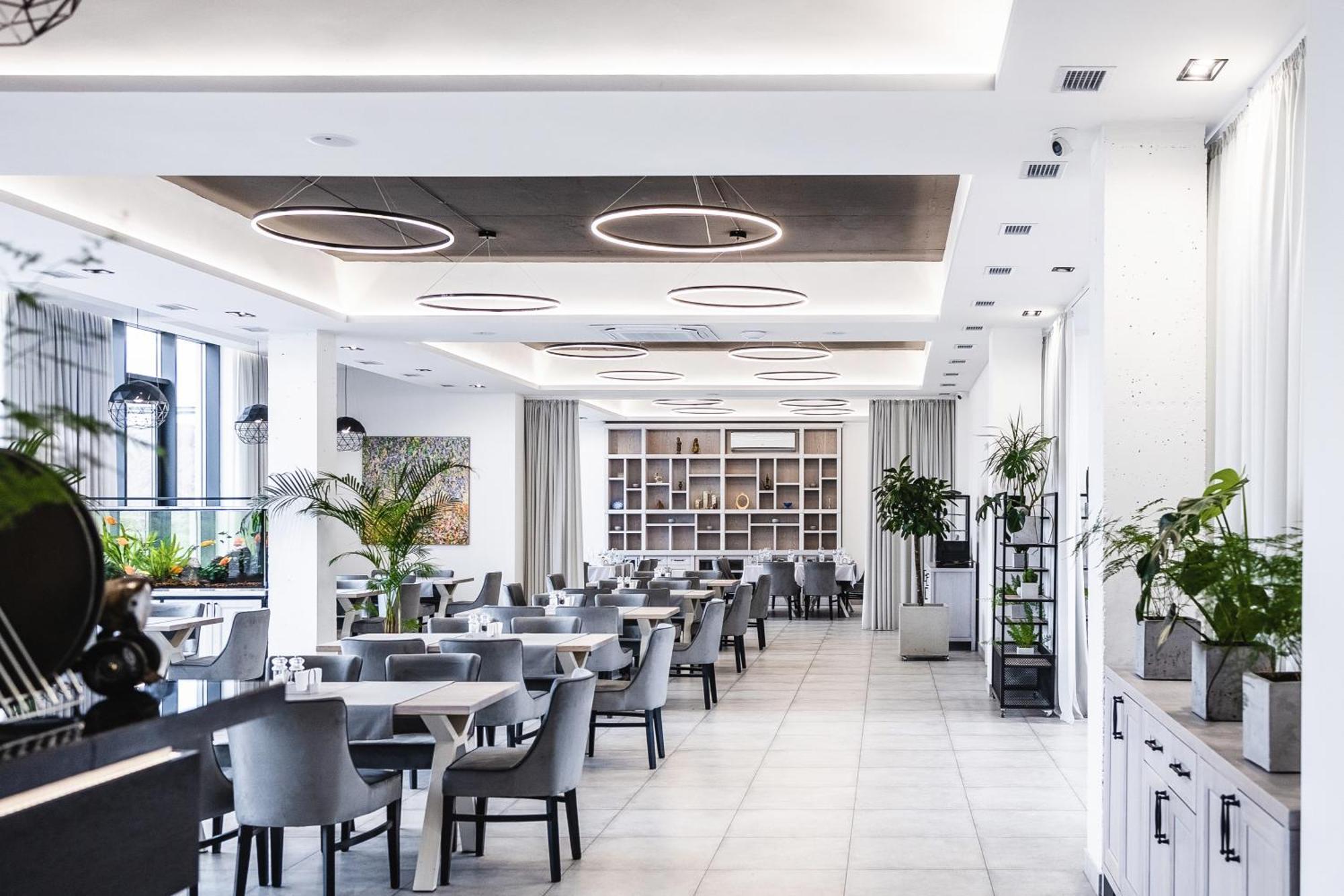Otto Hotel-Restaurant Rivne Exterior photo